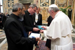 pope-francis-using-an-ipad